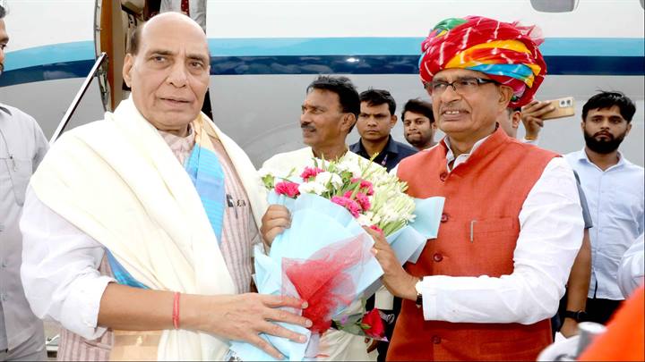 केन्द्रीय रक्षा मंत्री को विदाई